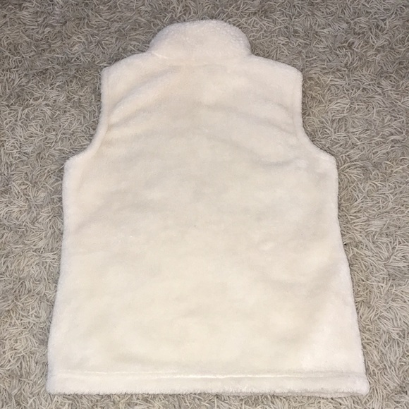 Old Navy Girls Fleece Vest - Picture 2 of 6